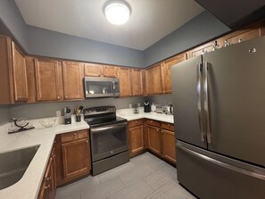 Frigorífic, microones, forn i placa de cuina