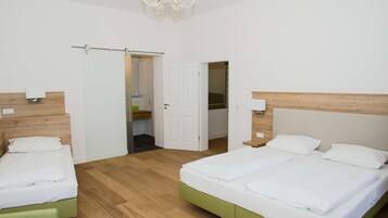 2 Schlafzimmer, Schreibtisch, Bügeleisen/Bügelbrett, WLAN