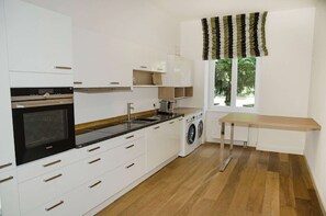 Køleskab, mikrobølgeovn, ovn, kogeplade