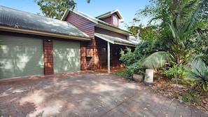 Exterior - Semaphore Beach House (Hawks Nest)