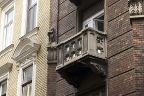Exterior detail - Be a Budapester (Budapest)