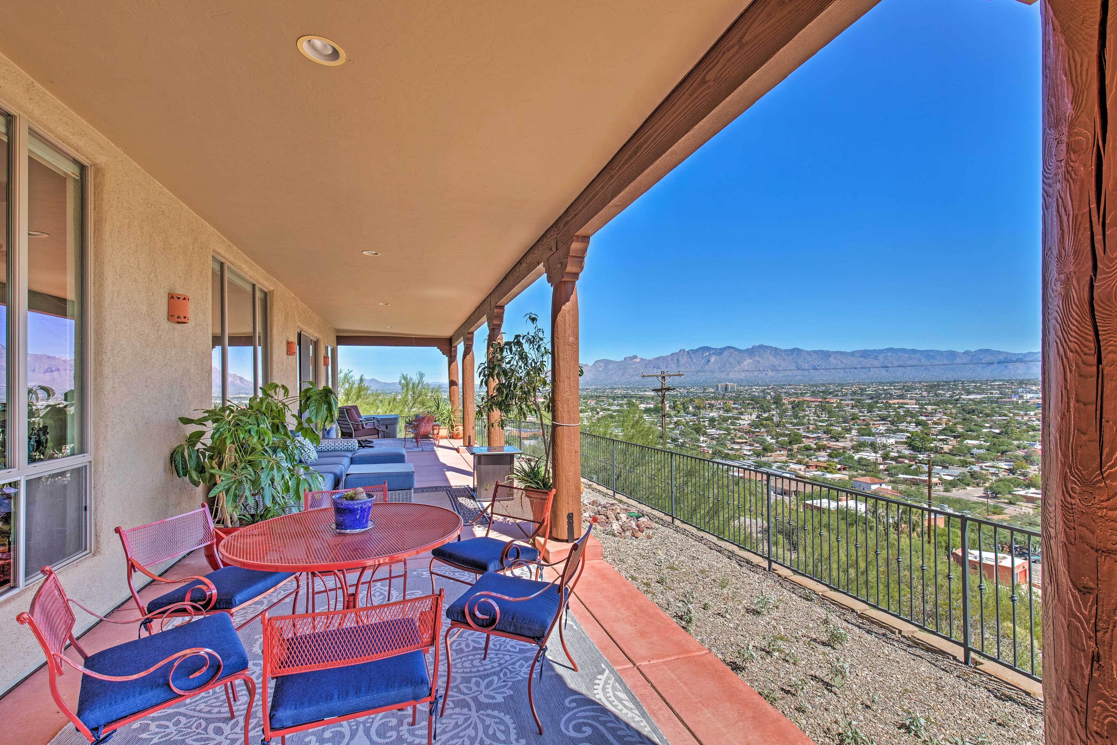Scenic Luxury Villa w/ Spa in Downtown Tucson!