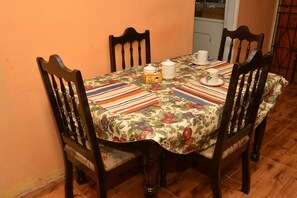 Dining - Zenith's home in Portmore (Greater Portmore)