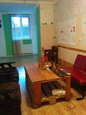 Lobby - Lost inn kazbegi Hostel (Kazbegi)