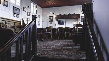 Petit déjeuner continental (13 EUR par personne)