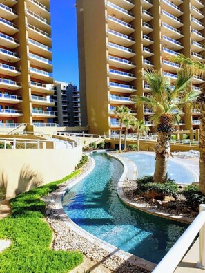 Piscina a l'aire lliure i piscina climatitzada 