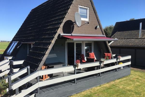 Unser Ferienhaus mit den beiden Terrassen.