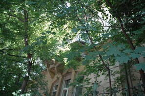 Unclassified image, 3 of 24, button - Lendvay Palace (Budapest)