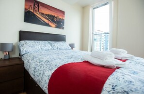 Iron/ironing board, free WiFi, bed sheets - Arcadian City Center Studio Apartment (Birmingham)