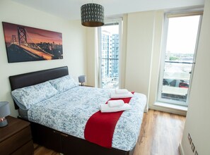 Iron/ironing board, free WiFi, bed sheets - Arcadian City Center Studio Apartment (Birmingham)