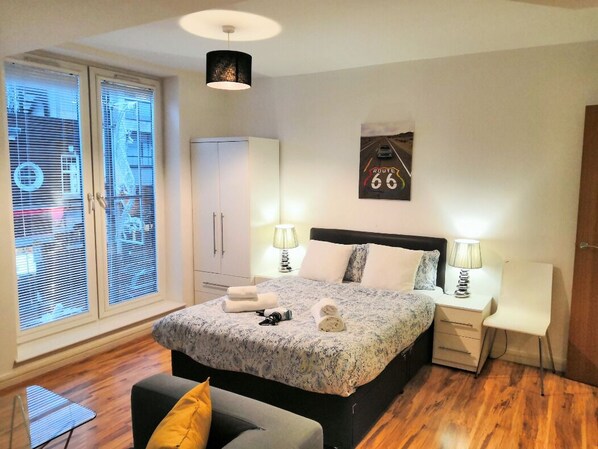 Deluxe Double Room (Studio) | Iron/ironing board, free WiFi, bed sheets - Arcadian City Center Studio Apartment (Birmingham)