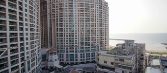 FREE AIRPORT PICK UP beautiful sea view Apt