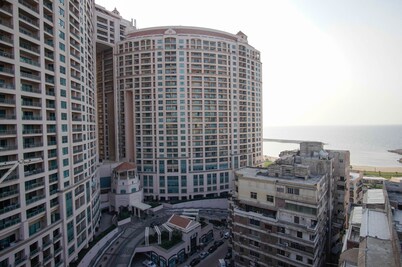 FREE AIRPORT PICK UP beautiful sea view Apt