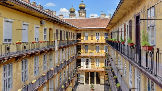 Design Apartment | Terrace/patio - R6 Apartment by Synagogue (Budapest)