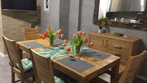 Design Apartment | In-room dining - R6 Apartment by Synagogue (Budapest)