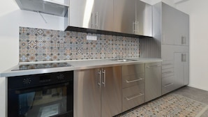 Design Apartment | Private kitchen | Fridge, microwave, oven, stovetop - R6 Apartment by Synagogue (Budapest)