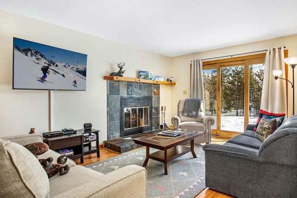 Bright Living Room With Great Views of Open Space and Mountains