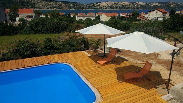 Outdoor pool, free cabanas, sun loungers - Gumla House (Novalja)