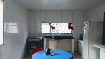 Fridge, oven, stovetop, blender