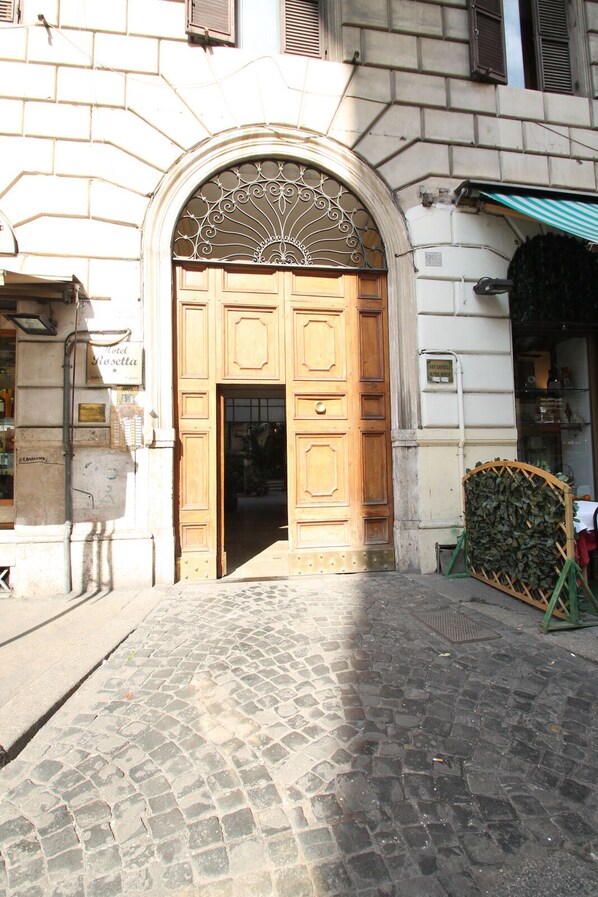 Property entrance - Hotel Rosetta (Rome)