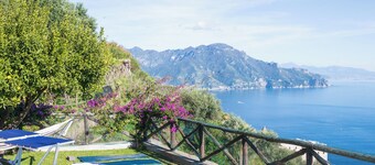 Casa NENNO with garden-solarium and beautiful view of the sea and the coast