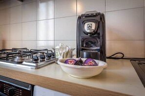 Réfrigérateur, four, cafetière/bouilloire