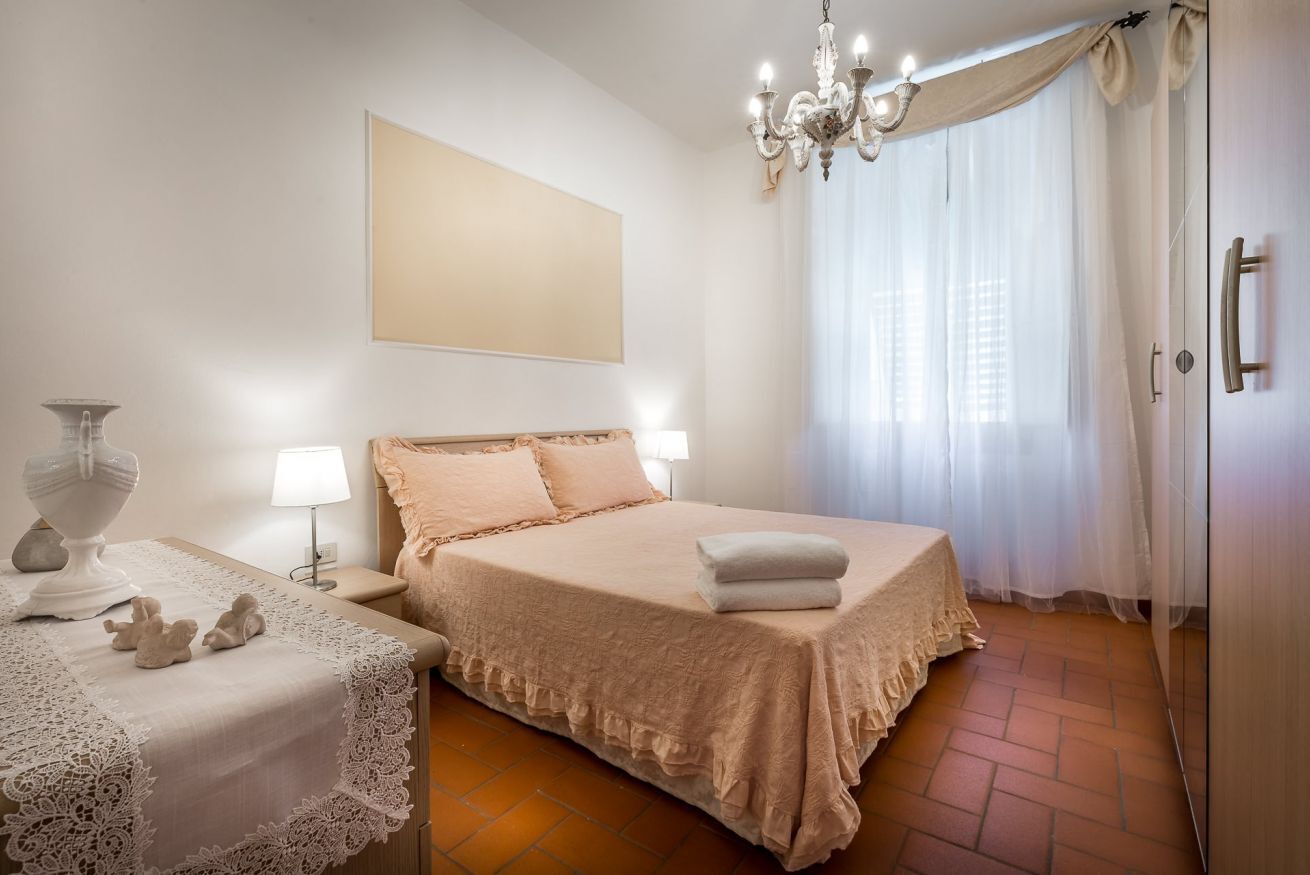 1 dormitorio, tabla de planchar con plancha, wifi y ropa de cama