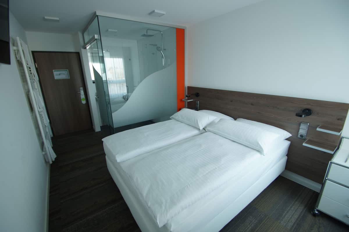 Double Room | Hypo-allergenic bedding available, desk, blackout drapes, soundproofing