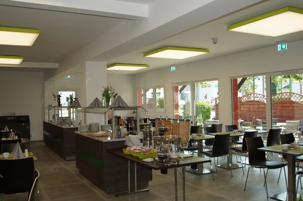 Dagelijks ontbijtbuffet (EUR 13 per persoon)