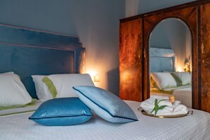 Comfort Quadruple Room | Desk, cribs/infant beds, free WiFi, bed sheets - Il Fiore D'Oro Luxury Holiday House (Naples)