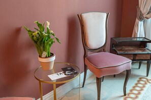 Double Room | Room amenity - Il Fiore D'Oro Luxury Holiday House (Naples)