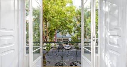 5 Bedroom Family Apartment