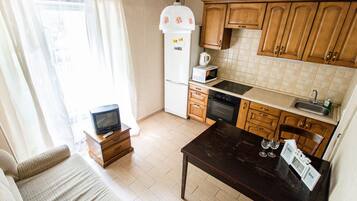 Apartment | Eigene Küche | Großer Kühlschrank, Mikrowelle, Ofen, Herdplatte