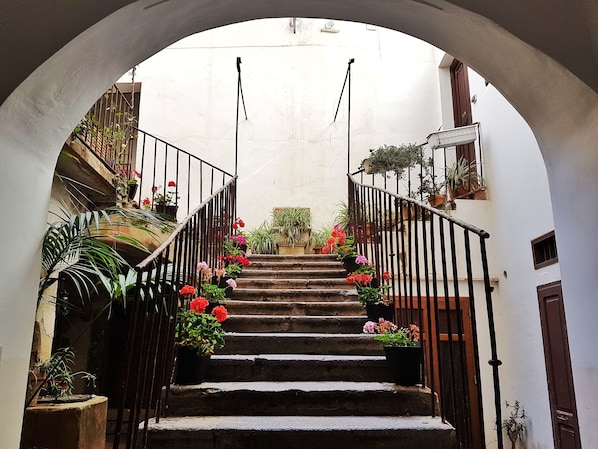 Staircase - Bed and Breakfast L&P (Cefalù)