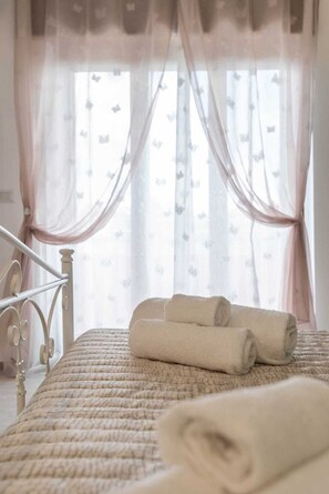 高級寝具、客室ごとに異なる装飾、客室ごとに異なるインテリア、WiFi (無料)