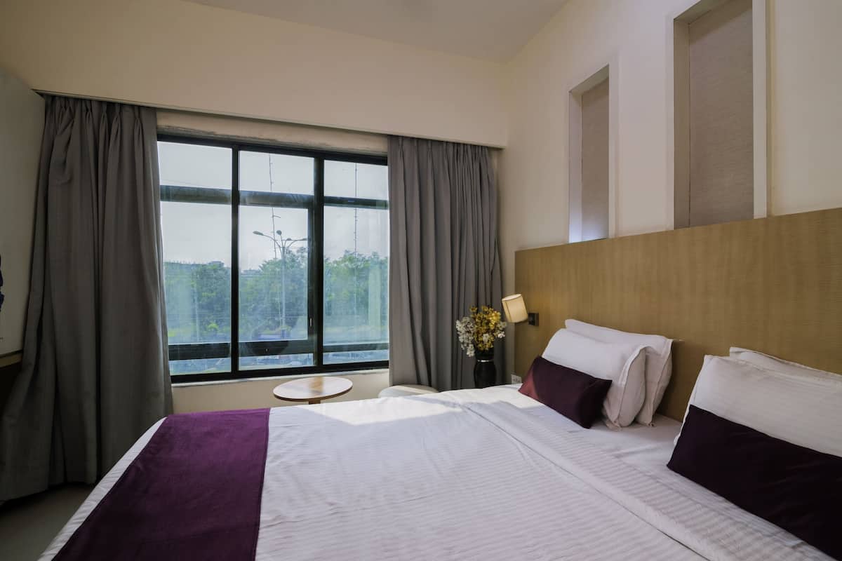 In-room safe, blackout drapes, soundproofing, free WiFi