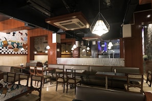 Restaurant - Hotel Monarch Guestline in MIDC Rabale, Navi Mumbai (Navi Mumbai)