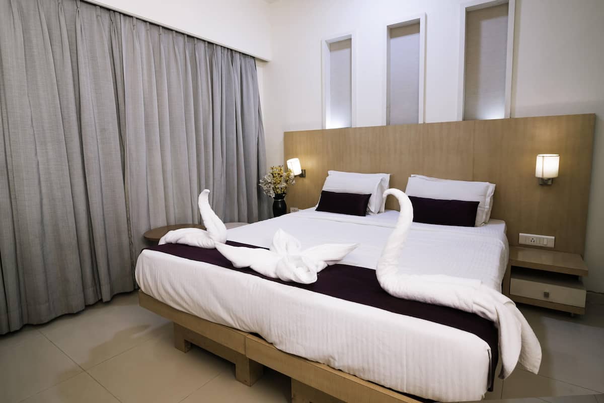 In-room safe, blackout drapes, soundproofing, free WiFi