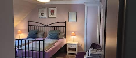 2 habitaciones, tabla de planchar con plancha, wifi y ropa de cama