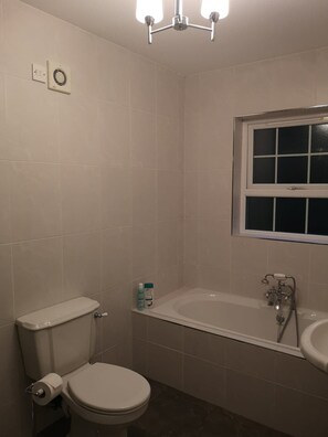 Bathroom - Devenish Manor (Enniskillen)