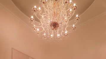 Una televisión de pantalla plana