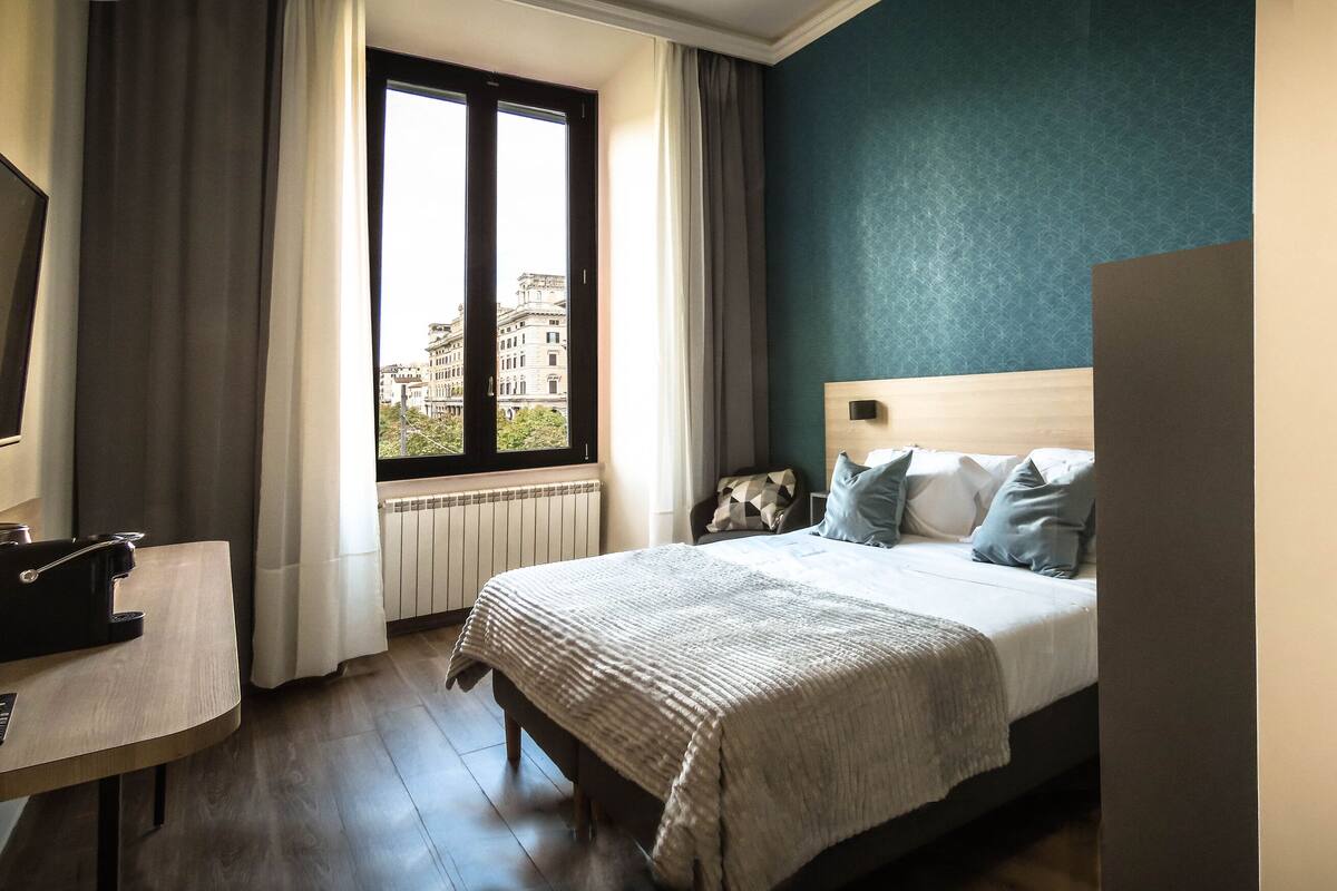 Superior-Doppel- oder -Zweibettzimmer | Allergikerbettwaren, Schreibtisch, laptopgeeigneter Arbeitsplatz