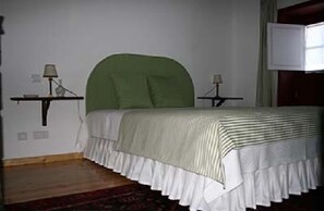 传统双人房或双床房 | 免费婴儿床、折叠床/加床（额外收费）、免费 WiFi、床单