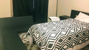 4 bedrooms, iron/ironing board, WiFi, bed sheets - Entire Home 20min to Strip/ 6 beds Sleeps 10 (North Las Vegas)