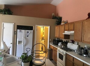 Fridge, microwave, oven, stovetop - Entire Home 20min to Strip/ 6 beds Sleeps 10 (North Las Vegas)