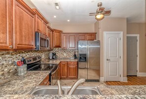 Fridge, microwave, oven, stovetop - Really comfy 2 bedroom apartment, in a quiet building but still near the action. (Myrtle Beach)