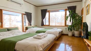 Chambre Supérieure avec lits jumeaux, non-fumeurs, salle de bains commune | 1 chambre, fer et planche à repasser, Wi-Fi gratuit, draps fournis