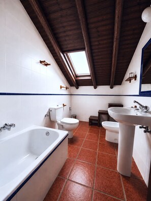 Bathroom - Apartamentos La Gloria (Santillana del Mar)