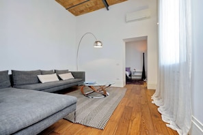 Apartment, 2 Bedrooms, Patio | Living area