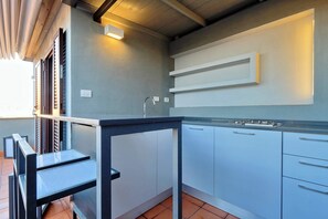 Apartment, 2 Schlafzimmer, Terrasse | Eigene Küche | Großer Kühlschrank, Mikrowelle, Ofen, Herdplatte